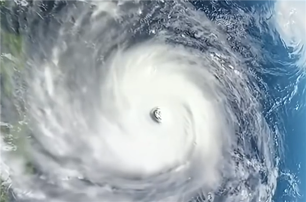 “巴威”再度增强为强台风级 最新路径公布:多地将迎暴雨 增强为强台风级 第1张 “巴威”再度增强为强台风级 最新路径公布:多地将迎暴雨 增强为强台风级 第1张