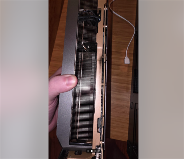 离谱!RTX 5090玩游戏五分钟后炸冒烟了 RTX 5090 第2张 离谱!RTX 5090玩游戏五分钟后炸冒烟了 RTX 5090 第2张