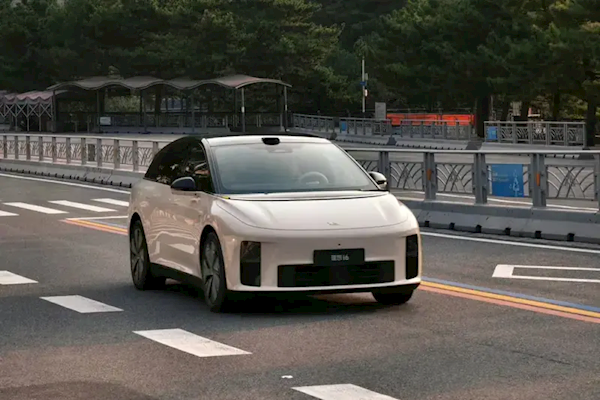 超越小米YU7!理想i6热销12万辆拿下上半年中大型SUV销冠 理想i6 第1张 超越小米YU7!理想i6热销12万辆拿下上半年中大型SUV销冠 理想i6 第1张