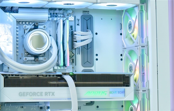 融入雕妹二次元设计!技嘉B850 AORUS ELITE-P ICE主板图赏 技嘉B850 ICE主板 第6张 融入雕妹二次元设计!技嘉B850 AORUS ELITE-P ICE主板图赏 技嘉B850 ICE主板 第6张