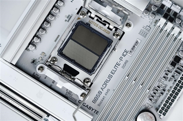 融入雕妹二次元设计!技嘉B850 AORUS ELITE-P ICE主板图赏 技嘉B850 ICE主板 第12张 融入雕妹二次元设计!技嘉B850 AORUS ELITE-P ICE主板图赏 技嘉B850 ICE主板 第12张