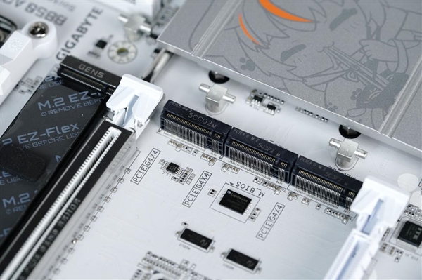 融入雕妹二次元设计!技嘉B850 AORUS ELITE-P ICE主板图赏 技嘉B850 ICE主板 第17张 融入雕妹二次元设计!技嘉B850 AORUS ELITE-P ICE主板图赏 技嘉B850 ICE主板 第17张