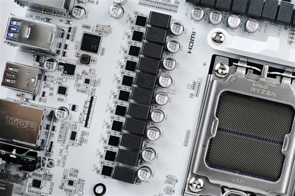 融入雕妹二次元设计!技嘉B850 AORUS ELITE-P ICE主板图赏 技嘉B850 ICE主板 第25张 融入雕妹二次元设计!技嘉B850 AORUS ELITE-P ICE主板图赏 技嘉B850 ICE主板 第25张