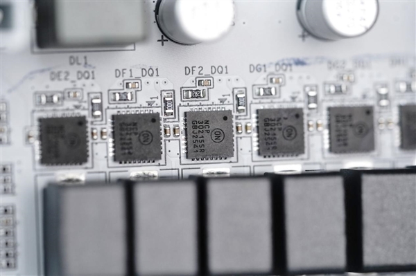 融入雕妹二次元设计!技嘉B850 AORUS ELITE-P ICE主板图赏 技嘉B850 ICE主板 第26张 融入雕妹二次元设计!技嘉B850 AORUS ELITE-P ICE主板图赏 技嘉B850 ICE主板 第26张