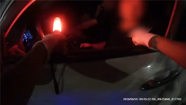 女子酒驾被查打电话让朋友开车来接:不料后者喝的更多! 酒驾 第1张 女子酒驾被查打电话让朋友开车来接:不料后者喝的更多! 酒驾 第1张
