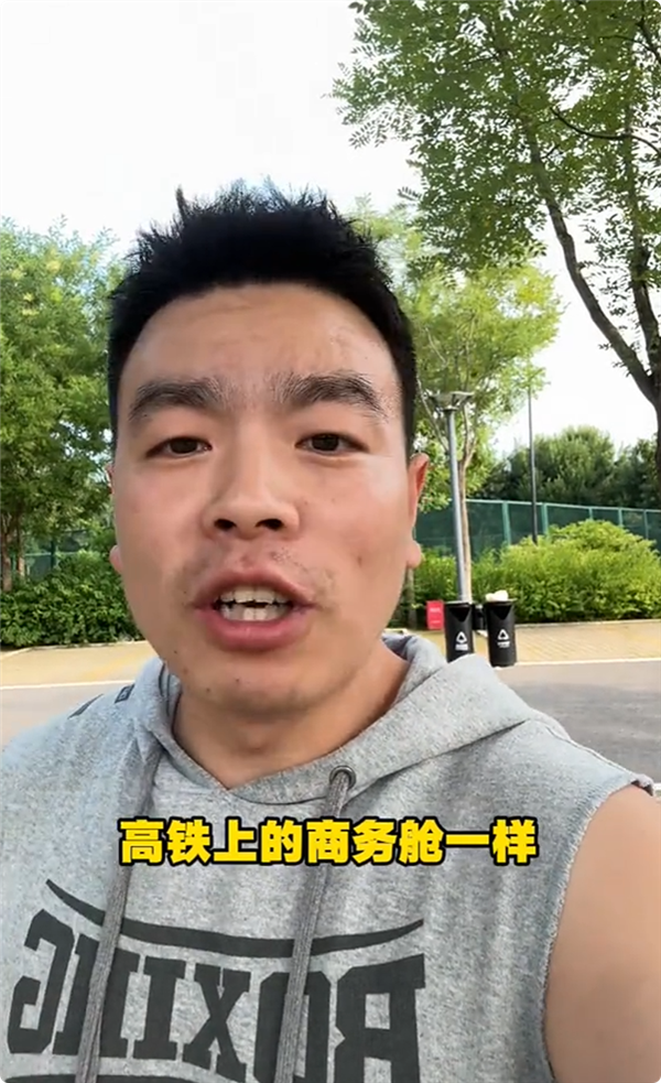 小米澎程N70空间惊到博主:如同高铁商务舱 腿伸直碰不到前排 小米澎程N70 第1张 小米澎程N70空间惊到博主:如同高铁商务舱 腿伸直碰不到前排 小米澎程N70 第1张