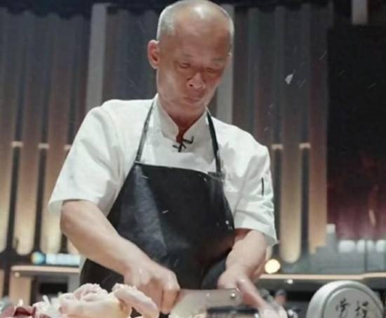 莫氏鸡煲《一饭封神2》首轮出局 评委:技术含量不高 一饭封神2 第1张 莫氏鸡煲《一饭封神2》首轮出局 评委:技术含量不高 一饭封神2 第1张