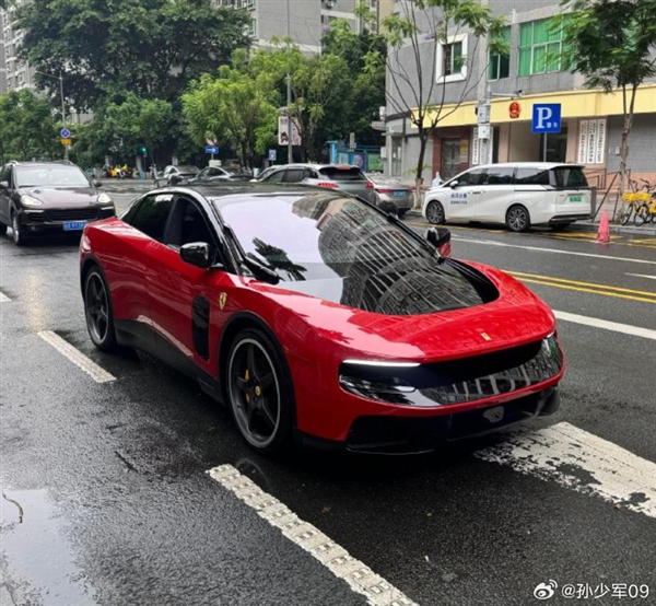 售价398.8万!法拉利首款纯电动车luce国内现身 法拉利纯电动车luce 第1张 售价398.8万!法拉利首款纯电动车luce国内现身 法拉利纯电动车luce 第1张