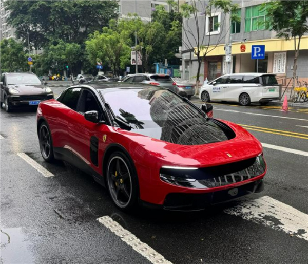一车难求!法拉利首款纯电车型Luce卖爆:下单两年后才能提车 法拉利首款纯电车型Luce 第2张 一车难求!法拉利首款纯电车型Luce卖爆:下单两年后才能提车 法拉利首款纯电车型Luce 第2张