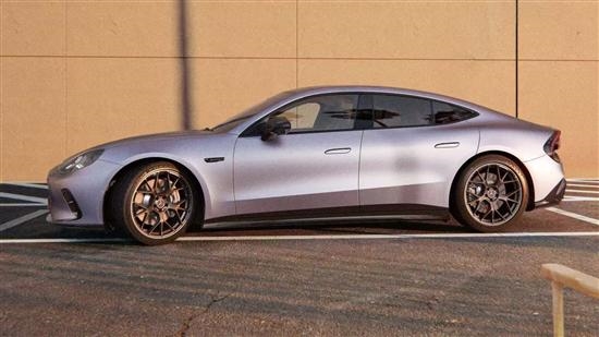 对标保时捷Taycan!奔驰AMG GT53四门轿跑亮相:仅10分钟补能534km 奔驰AMG GT53四门轿跑 第2张 对标保时捷Taycan!奔驰AMG GT53四门轿跑亮相:仅10分钟补能534km 奔驰AMG GT53四门轿跑 第2张