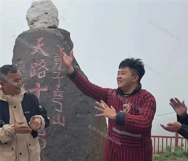 网红博主李要得首场直播带货 解说女士内裤时羞涩又努力 开播不久冲上榜一 网红博主李要得 第2张 网红博主李要得首场直播带货 解说女士内裤时羞涩又努力 开播不久冲上榜一 网红博主李要得 第2张