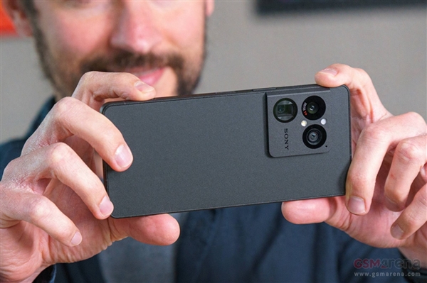 索尼:万元旗舰Xperia 1 VIII卖爆 SD存储卡槽+3.5毫米耳机孔是推力 索尼Xperia VIII 第1张 索尼:万元旗舰Xperia 1 VIII卖爆 SD存储卡槽+3.5毫米耳机孔是推力 索尼Xperia VIII 第1张
