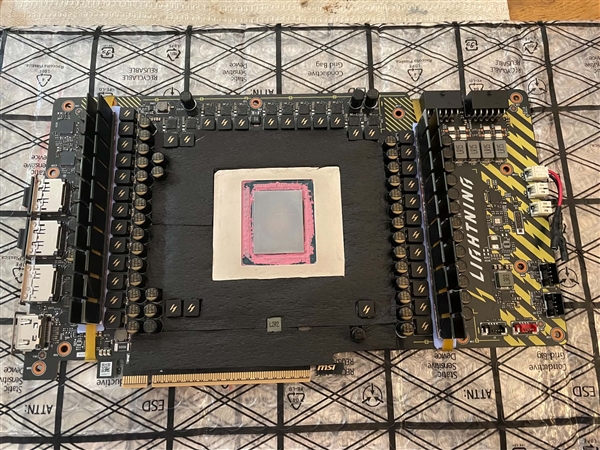 比公版高42%:RTX 5090液氮超频破纪录!GPU频率拉至3623MHz RTX 5090液氮超频 第2张 比公版高42%:RTX 5090液氮超频破纪录!GPU频率拉至3623MHz RTX 5090液氮超频 第2张