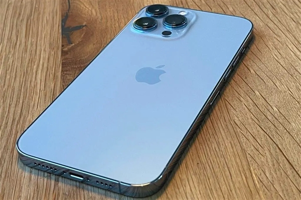 iPhone 18 Pro Max包装盒流出：清新配色撞脸远峰蓝 一秒梦回iPhone 13 Max 第1张