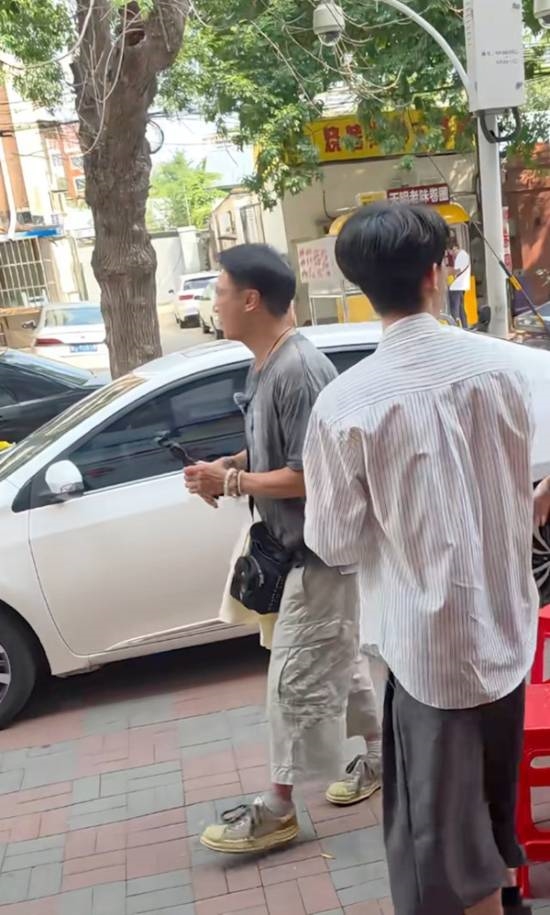 64岁吴镇宇街头录节目和接地气 身形消瘦无明星架子 吴镇宇 第4张 64岁吴镇宇街头录节目和接地气 身形消瘦无明星架子 吴镇宇 第4张