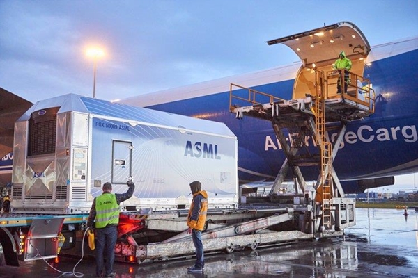 落后22年!瑞银报告:中国EUV技术仅相当于ASML 2004年水平、十年内都追不上 中国EUV技术 第2张 落后22年!瑞银报告:中国EUV技术仅相当于ASML 2004年水平、十年内都追不上 中国EUV技术 第2张