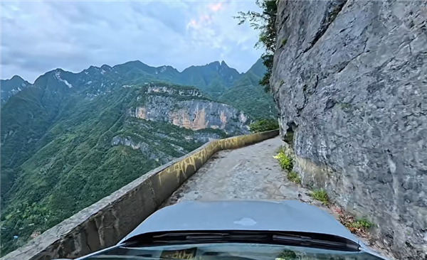 美国博实测!乐道L60智驾闯重庆8D迷宫:挂壁公路全程零接管 乐道L60智驾闯重庆8D迷宫 第1张 美国博实测!乐道L60智驾闯重庆8D迷宫:挂壁公路全程零接管 乐道L60智驾闯重庆8D迷宫 第1张