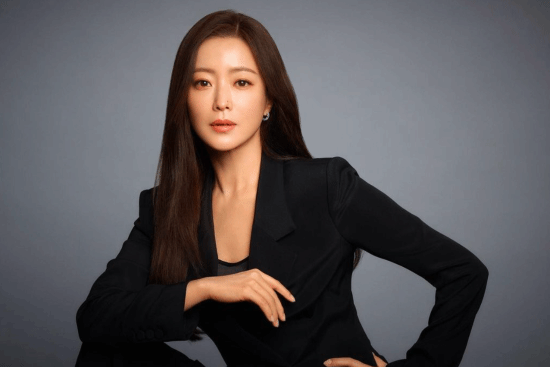 韩国第一美女金喜善谈婚后压力 喂奶时觉得自己错失优秀作品 韩国第一美女金喜善 第1张