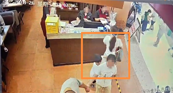 4岁男童被指摸臀女子账号已禁止关注：网友扒出多条与人争执视频 4岁男童被指摸臀女子 第1张