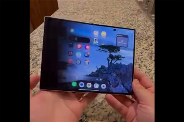 iPhone Duo开合动画火出圈:国产折叠屏已经开始抄作业了 Duo 第2张 iPhone Duo开合动画火出圈:国产折叠屏已经开始抄作业了 Duo 第2张
