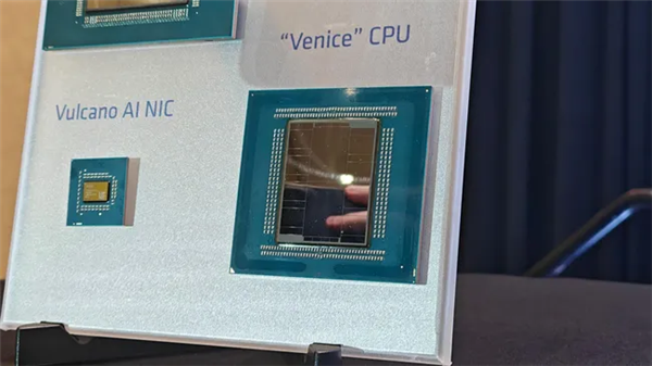 代际提升78%!AMD 256核EPYC 9996跑分曝光:至强6980P不是对手 AMD 9996跑分 第2张 代际提升78%!AMD 256核EPYC 9996跑分曝光:至强6980P不是对手 AMD 9996跑分 第2张