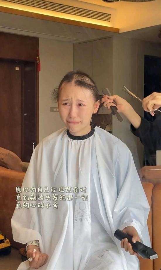 "蓝衣战神"一栗小莎子癌症进康复期 已完成12次化疗 蓝衣战神 栗小莎子 第3张 "蓝衣战神"一栗小莎子癌症进康复期 已完成12次化疗 蓝衣战神 栗小莎子 第3张