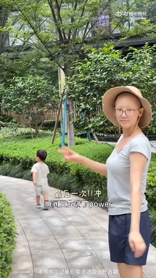 "蓝衣战神"一栗小莎子癌症进康复期 已完成12次化疗 蓝衣战神 栗小莎子 第4张 "蓝衣战神"一栗小莎子癌症进康复期 已完成12次化疗 蓝衣战神 栗小莎子 第4张