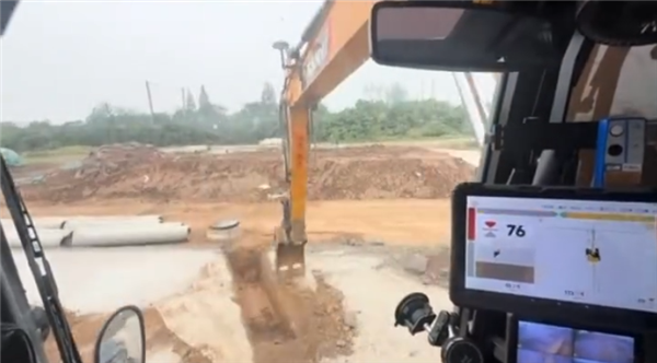 起猛了!挖掘机也带智驾自动挖沟 网友:蓝翔还能开几年 智驾自动挖沟 第3张 起猛了!挖掘机也带智驾自动挖沟 网友:蓝翔还能开几年 智驾自动挖沟 第3张