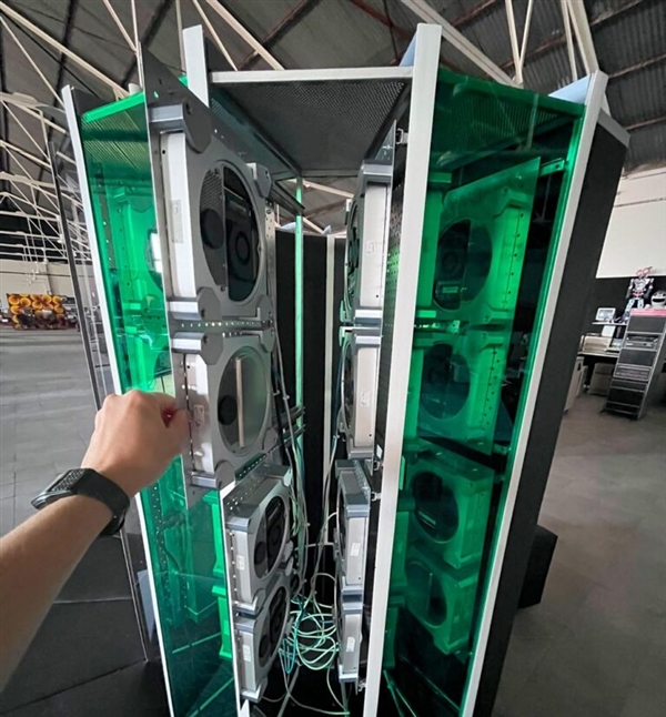 性能远超1976年原版!30台报废Mac Mini爆改超算Cray-1:算力达1.5 TFLOPS Mac Mini爆改超算Cray-1 第2张 性能远超1976年原版!30台报废Mac Mini爆改超算Cray-1:算力达1.5 TFLOPS Mac Mini爆改超算Cray-1 第2张