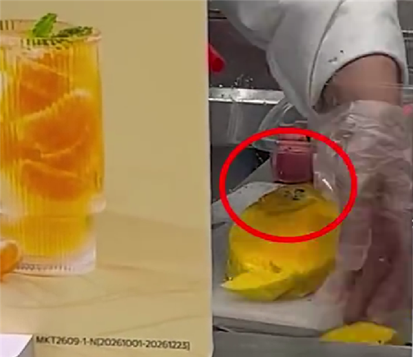 沃尔玛被曝员工用坏果做果切售卖!门店回应:正核实调查 沃尔玛 第1张 沃尔玛被曝员工用坏果做果切售卖!门店回应:正核实调查 沃尔玛 第1张